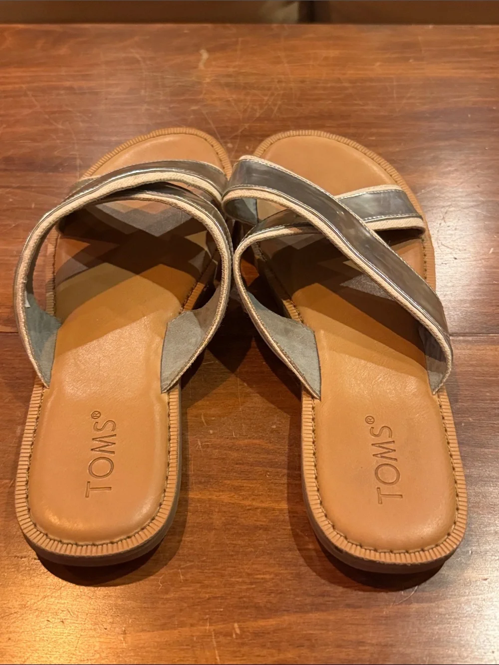 TOMS Women’s VIV Silver Speccio Slide Sandal Shoe 9.5 Metallic Crisscross Strap